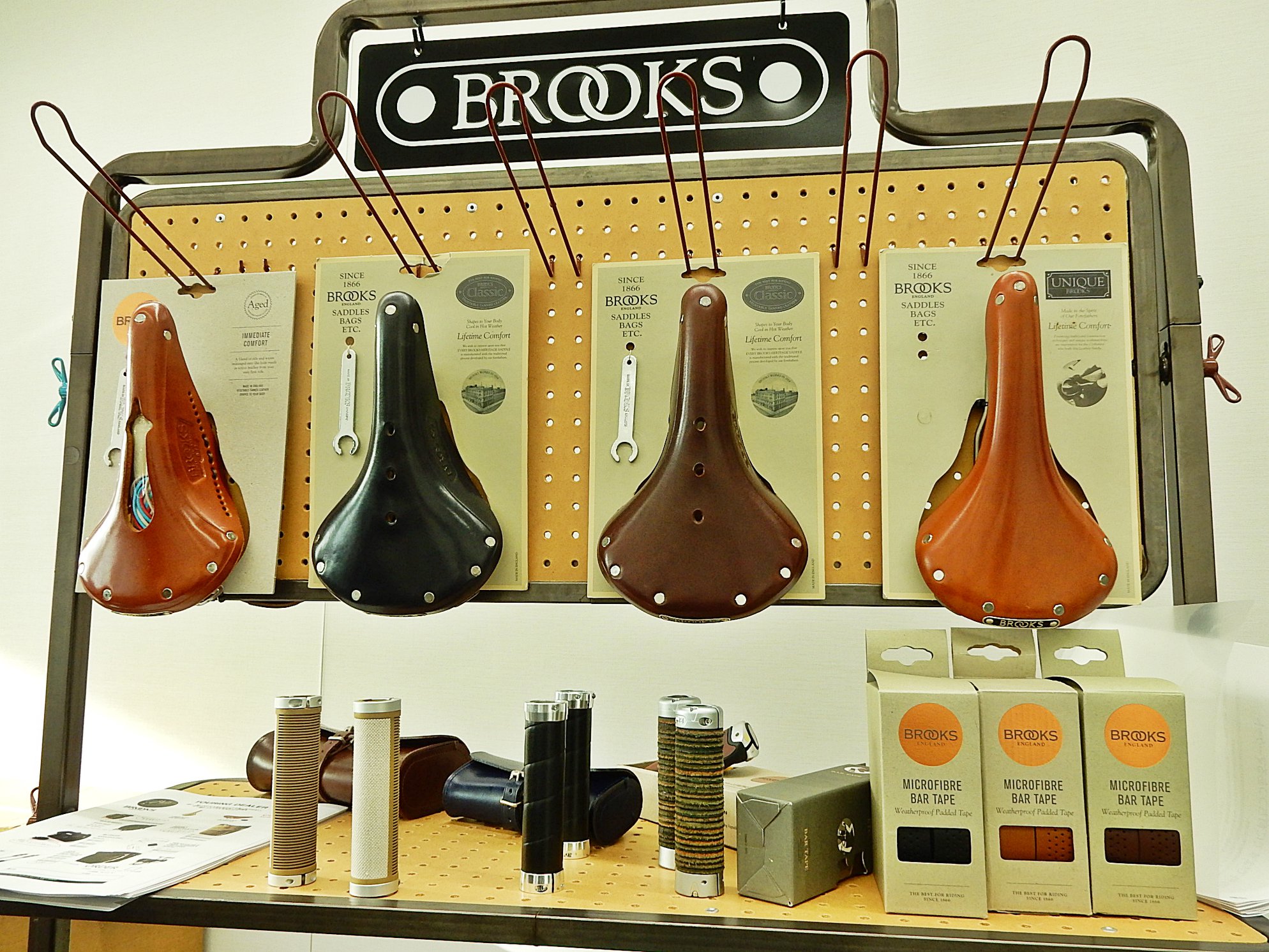 BROOKS brooks ブルックス　サドル　バーテープ　クラシック　ロードバイク　広島県福山市　FINE fine ファイン