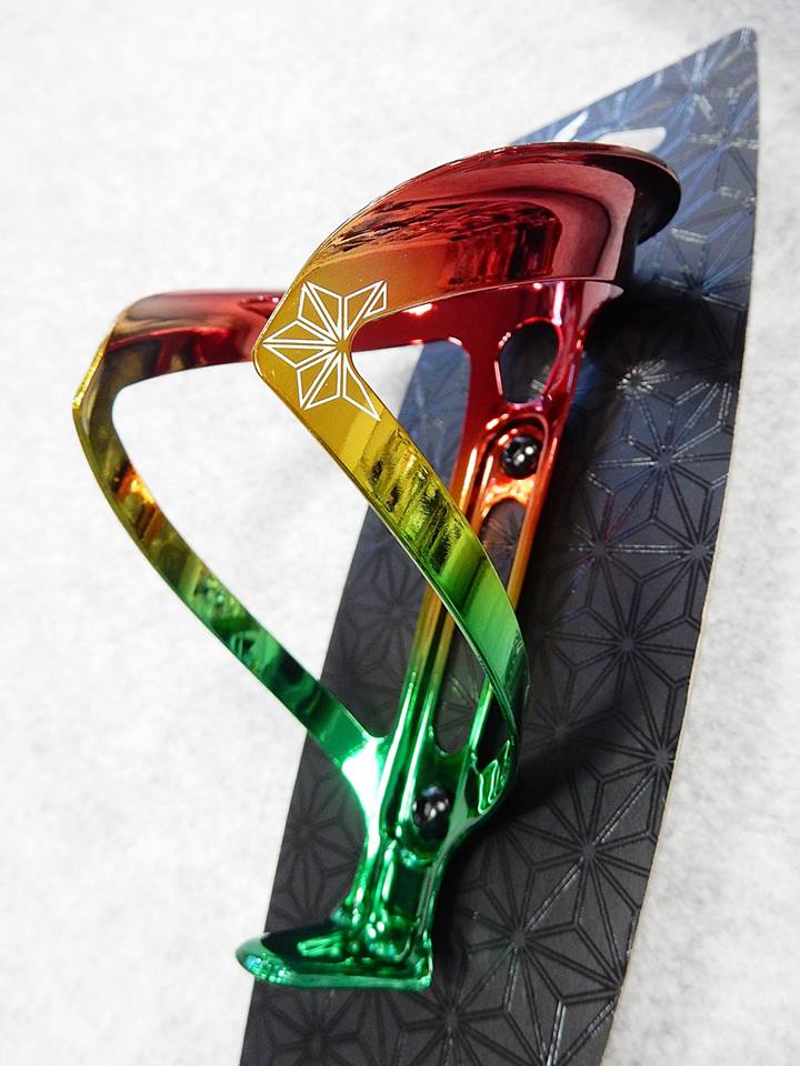 SUPACAZ(スパカズ)人気のボトルケージ☆新色入荷しましたー