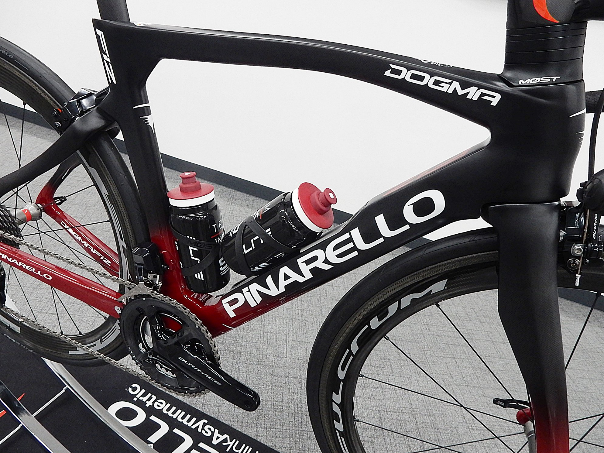 2020年　モデル　PINARELLO pinarello ピナレロ　イタリア　チームイネオス　レース　サイクリング　長距離　ロングライド　カーボンロードバイク　ディスクロードバイク　広島県福山市　FINE fine ファイン